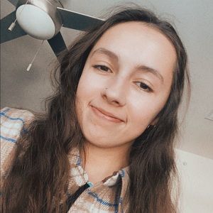 Meet your Posher, Danielle